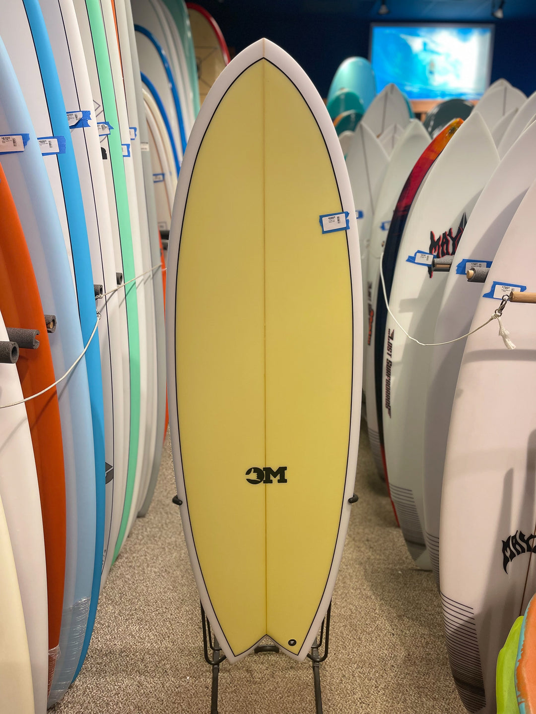 Ocean Magic Surfboard - Twin Fin Yellow Deck - FCS II - 5'8"